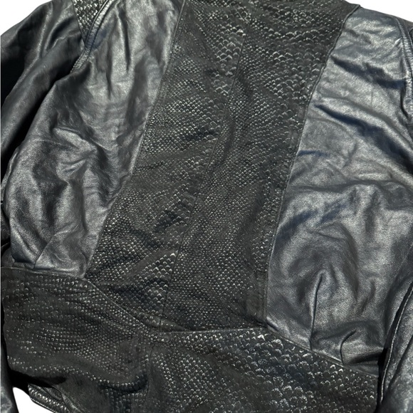 Vintage 80s Black Leather Cropped Jacket Puff Sleeve Snake Embossed Rockabilly - Picture 4 of 6